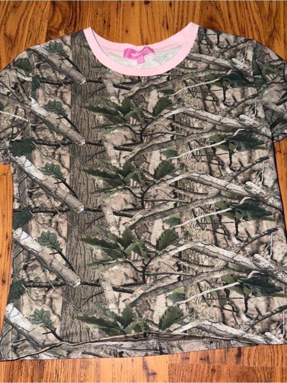 Edikted Girls Pink-Trim Camo Tee